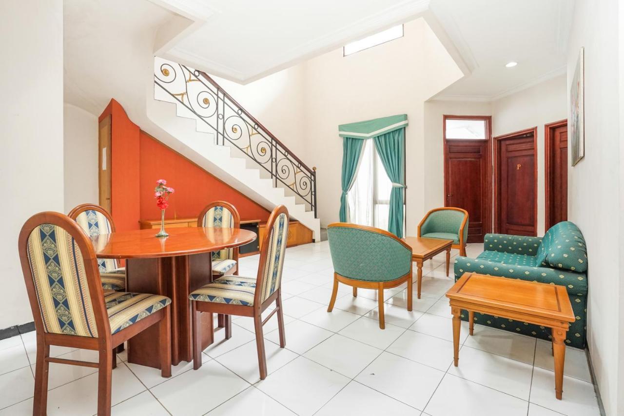 מלון Sawotratap Istana Permata Juanda מראה חיצוני תמונה
