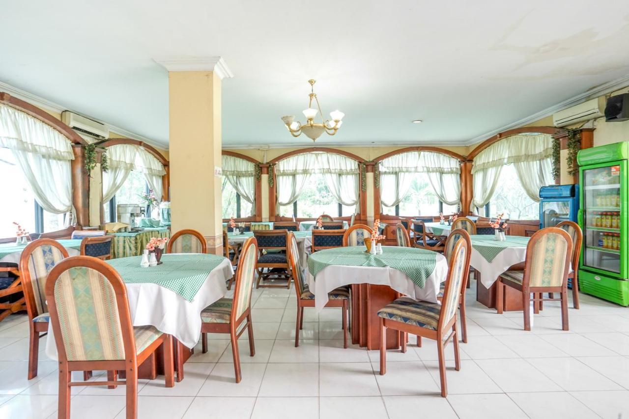 מלון Sawotratap Istana Permata Juanda מראה חיצוני תמונה