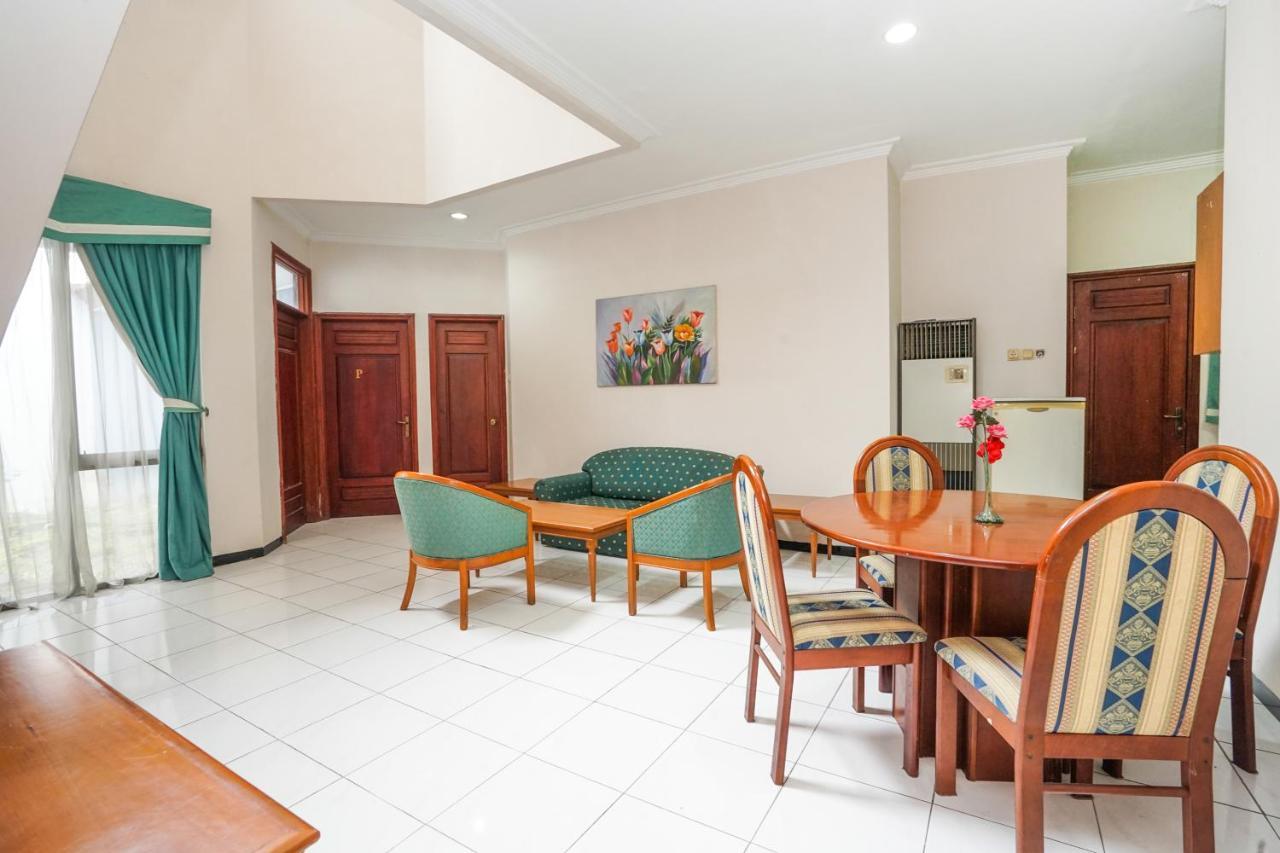 מלון Sawotratap Istana Permata Juanda מראה חיצוני תמונה