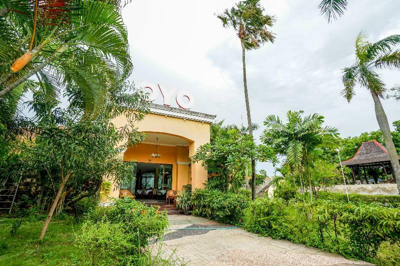 מלון Sawotratap Istana Permata Juanda מראה חיצוני תמונה