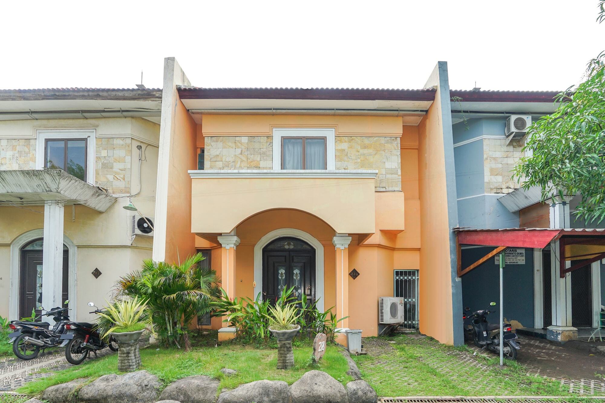 מלון Sawotratap Istana Permata Juanda מראה חיצוני תמונה