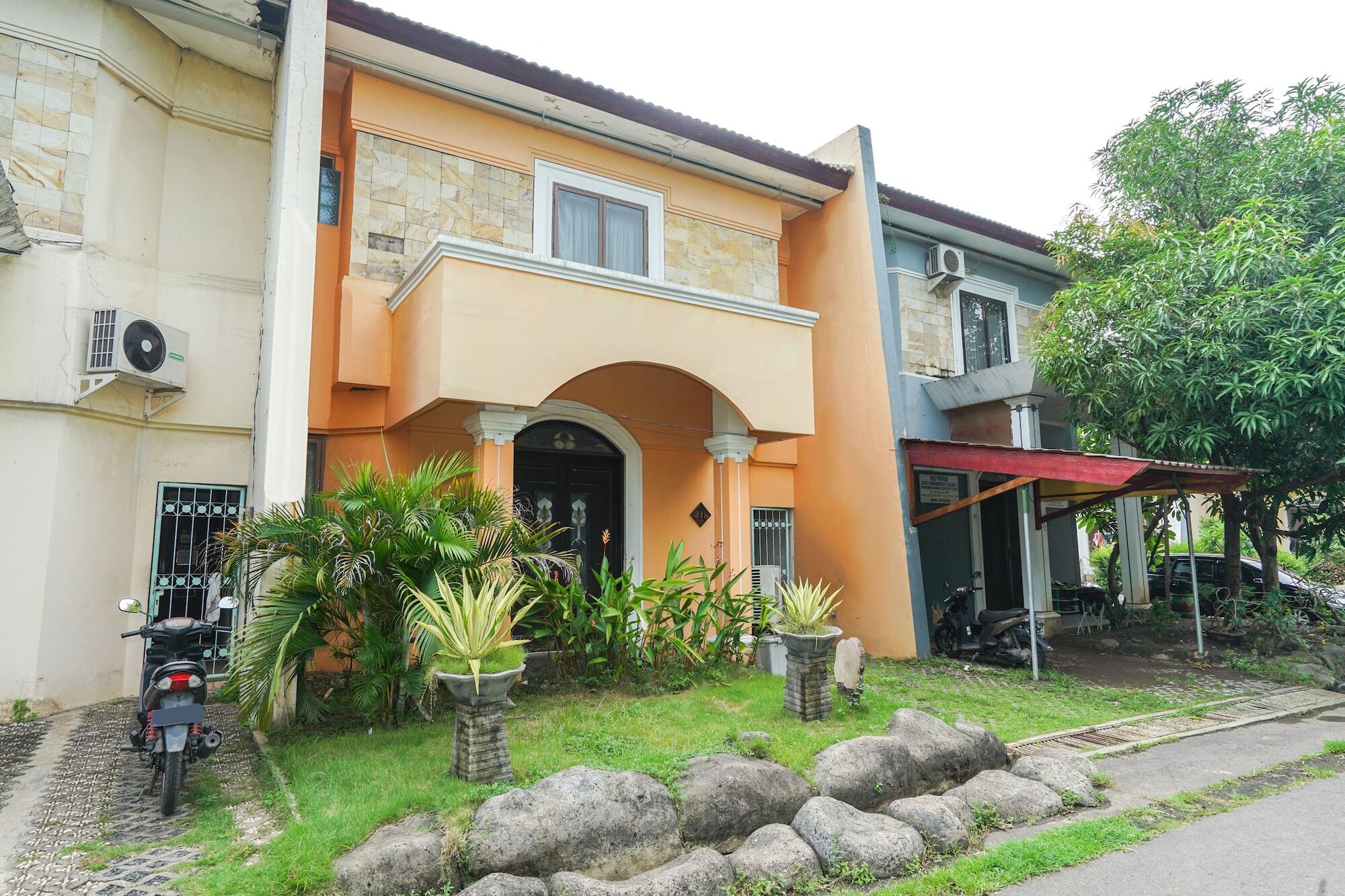 מלון Sawotratap Istana Permata Juanda מראה חיצוני תמונה